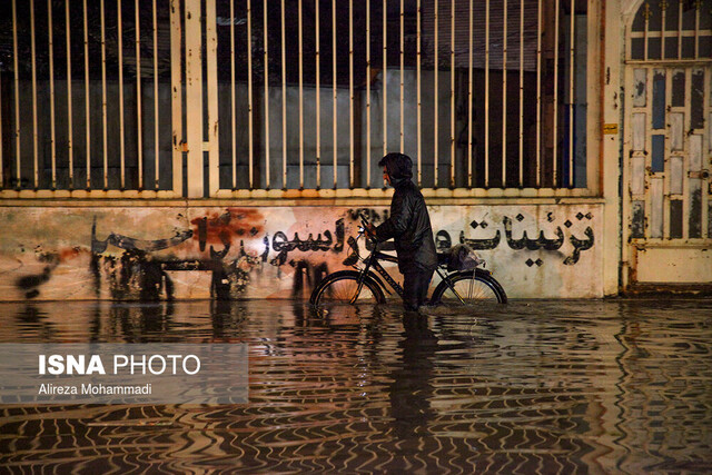 آبگرفتگی خیابانها و منازل شهر اهواز بر اثر بارش شدید باران