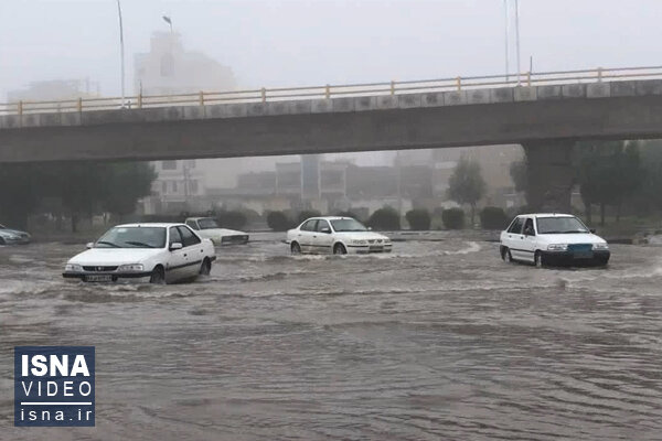بارش شدید باران، چند منطقه خوزستان را درگیر آبگرفتگی کرد